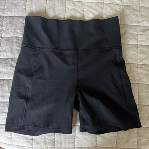 Vuori Studio Pocket Short